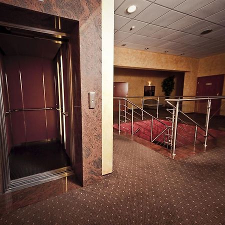 Hotel Wityng Ślesin Exteriör bild