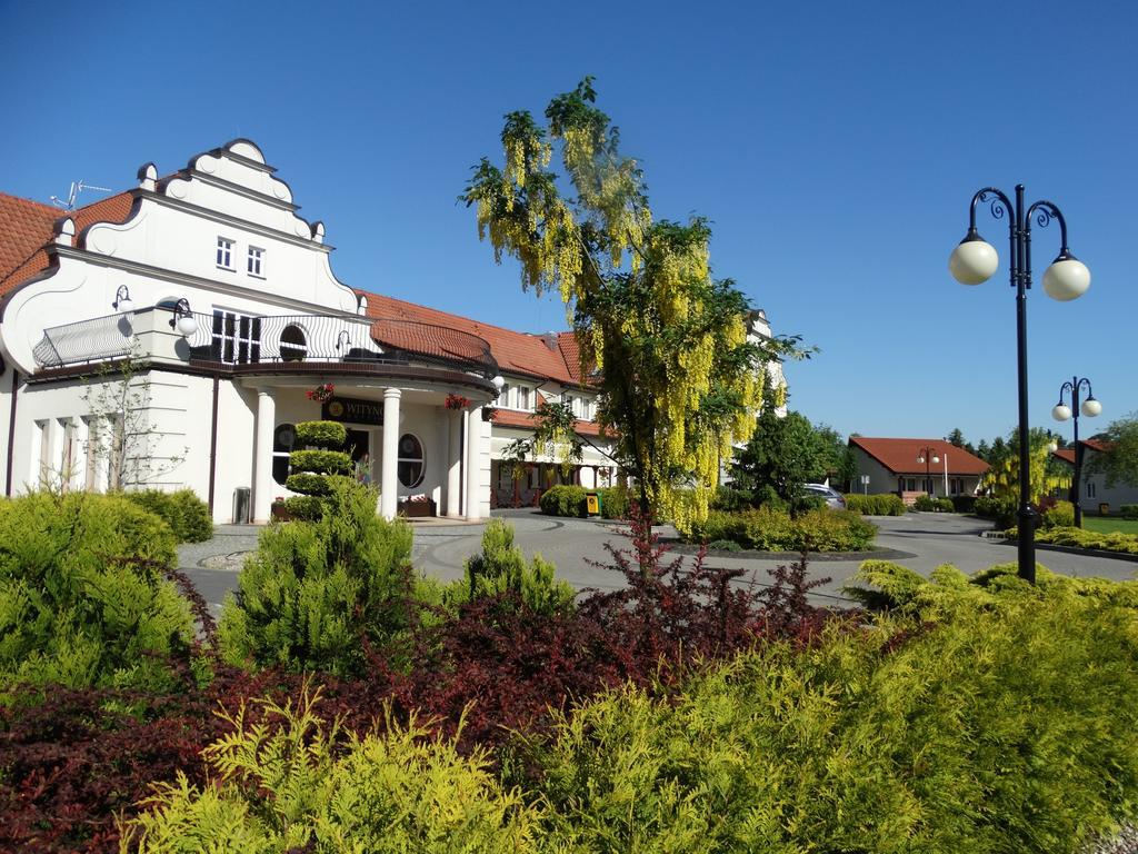 Hotel Wityng Ślesin Exteriör bild
