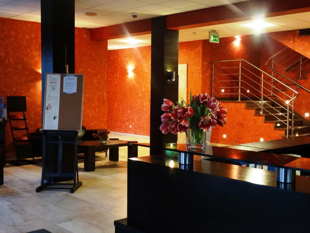 Hotel Wityng Ślesin Exteriör bild
