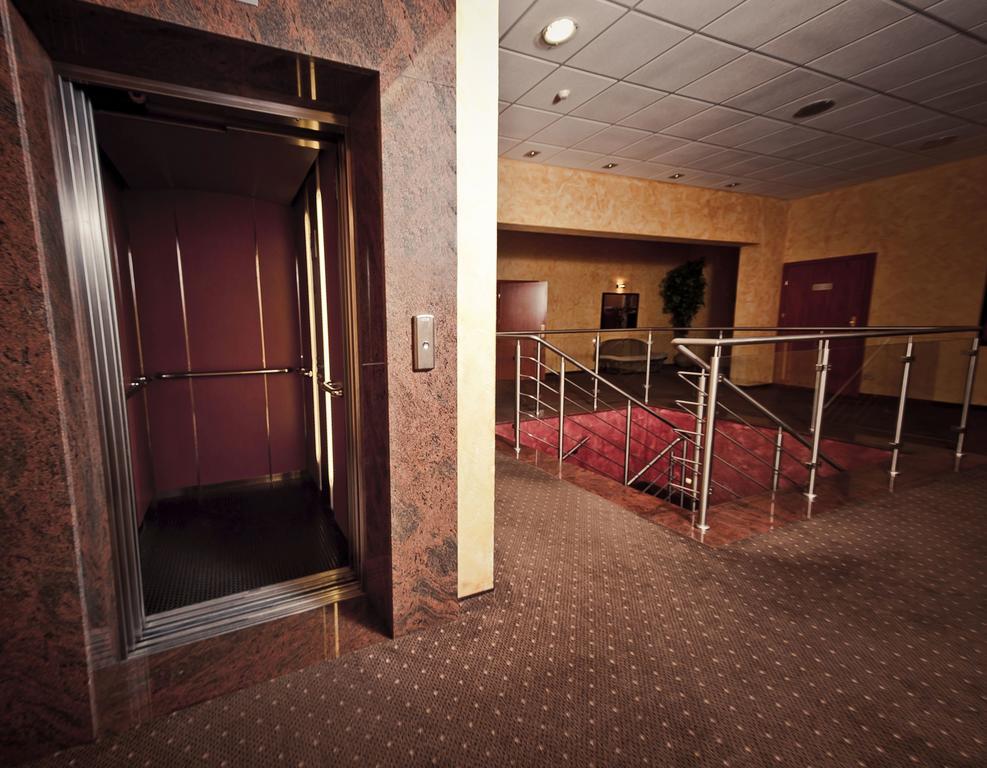 Hotel Wityng Ślesin Exteriör bild
